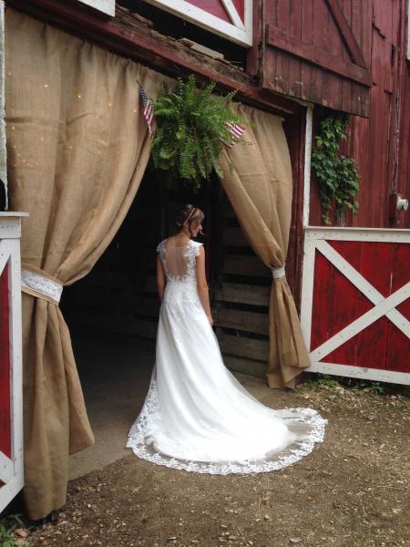 Every wedding at Hidden Valley has a Country Welcome.  The photo opportunity is obvious!