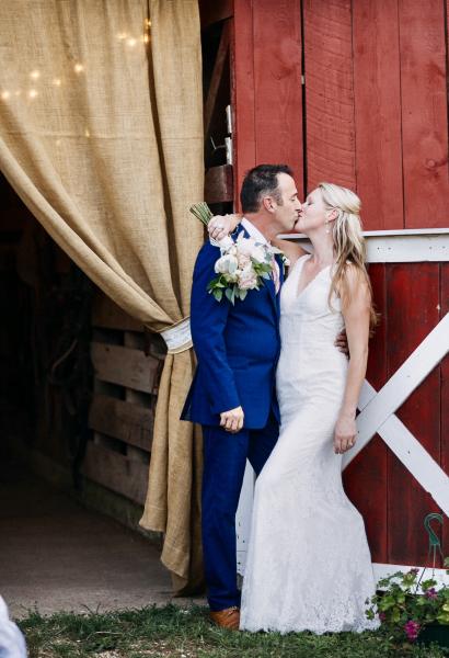 Casual and yet formal, Hidden Valley hits just the right notes for every bride and groom!